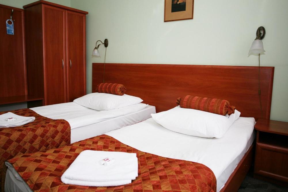 Hotel Arkadia Legnica Exterior foto