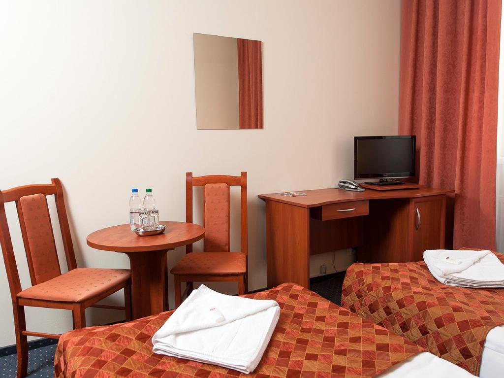 Hotel Arkadia Legnica Habitación foto