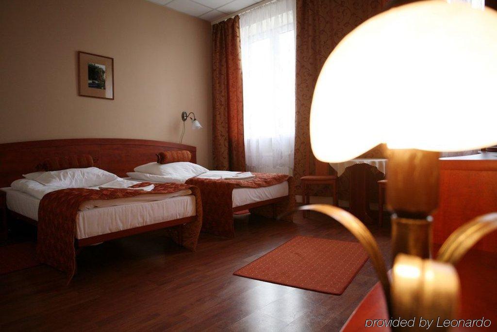 Hotel Arkadia Legnica Exterior foto